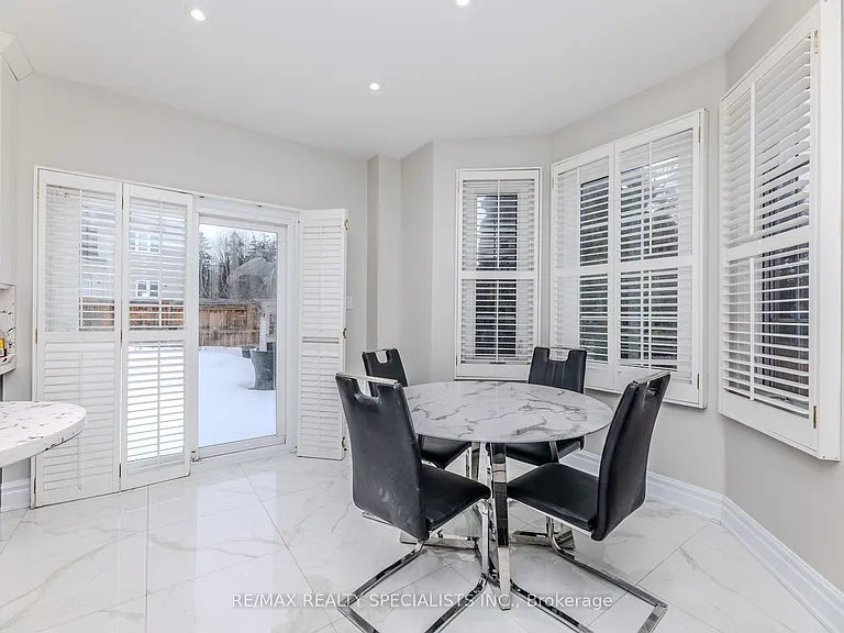 121 Boxwood Cres — Photo 23