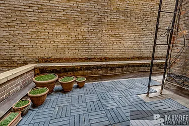 Rented by Barkoff Residential 