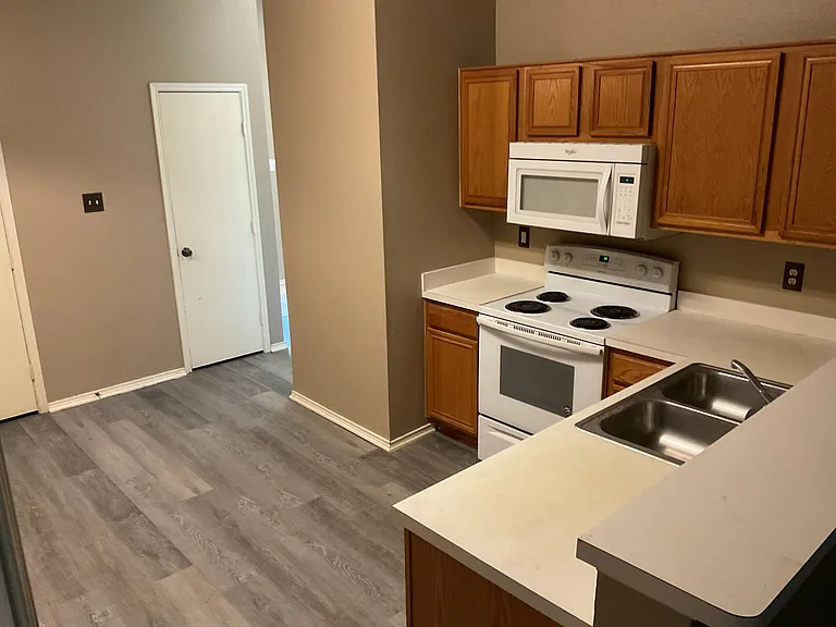 1001 Stockton Dr — Photo 7