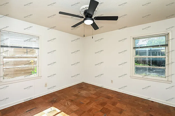 1316 Terminal Rd — Photo 8