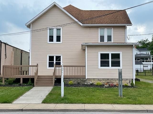The property is located directly on Grand Ave. in Downtown Mars.