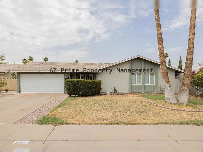 1218 E Carter Dr — Photo 2