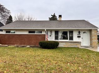 1075 W Villa Dr, Des Plaines, IL 60016