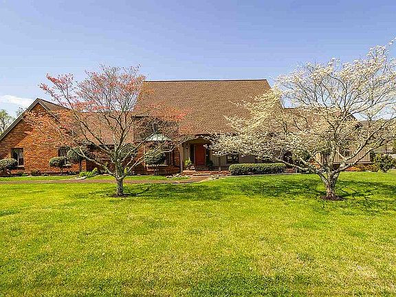 3rd image of 1103 Forest Dr