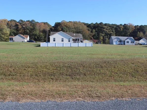 191 Yardarm Dr, Greenbackville, VA 23356