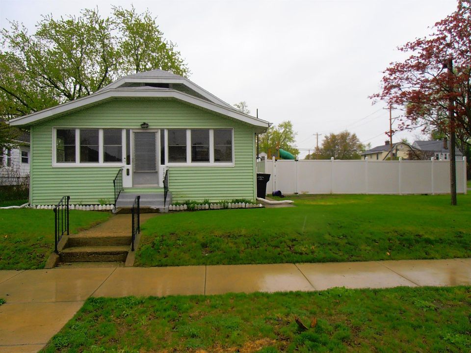 1st image of 1336 E Fox St