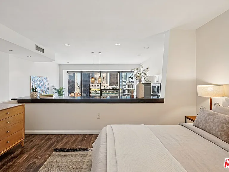 1100 Wilshire Blvd #2209 — Photo 25
