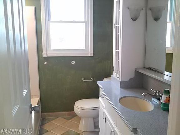 3rd image of 2262 Greenfield Ave SW