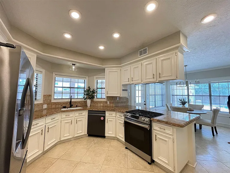 1715 Country Squire Dr — Photo 21