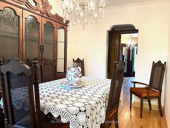 5th image of 364 Roxton Rd