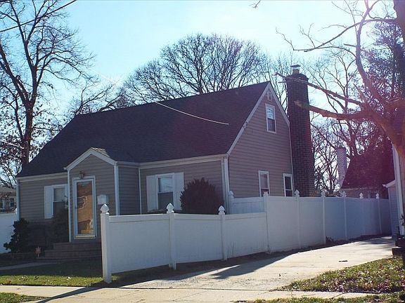 2nd image of 52 Linden Pl