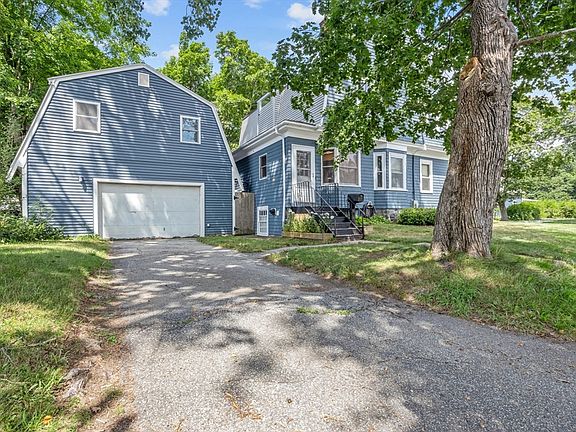 4th image of 140 Pleasant St