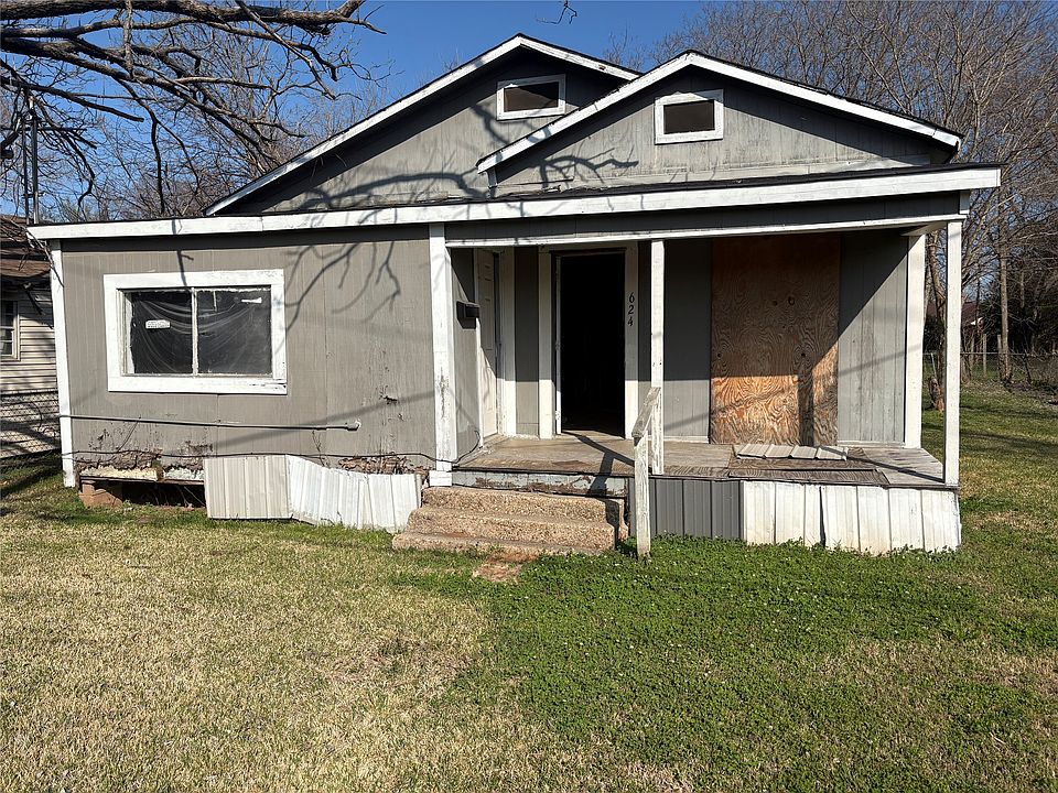2nd image of 624 Detroit St