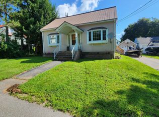 29 Bemis St, Livermore Falls, ME 04254