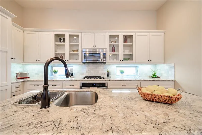 3 bed, 3.5 bath, 2156 sqft, $925 — Photo 4