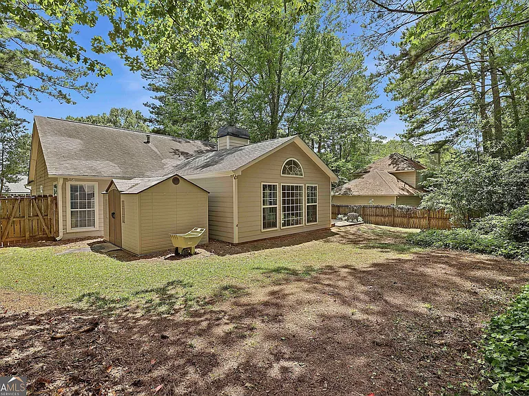 518 Longwood Ln — Photo 36