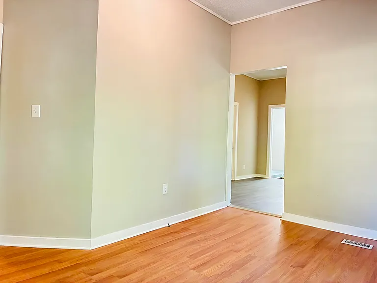 104 Miller St — Photo 7
