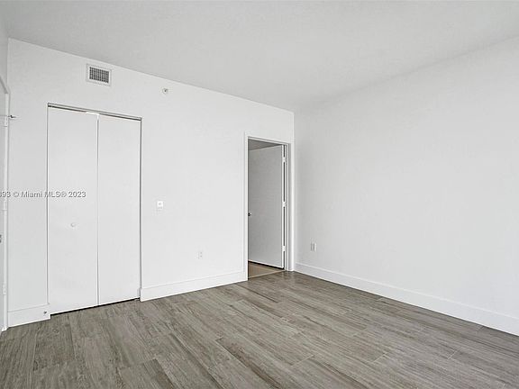 4th image of 121 NE 34th St Unit 2109