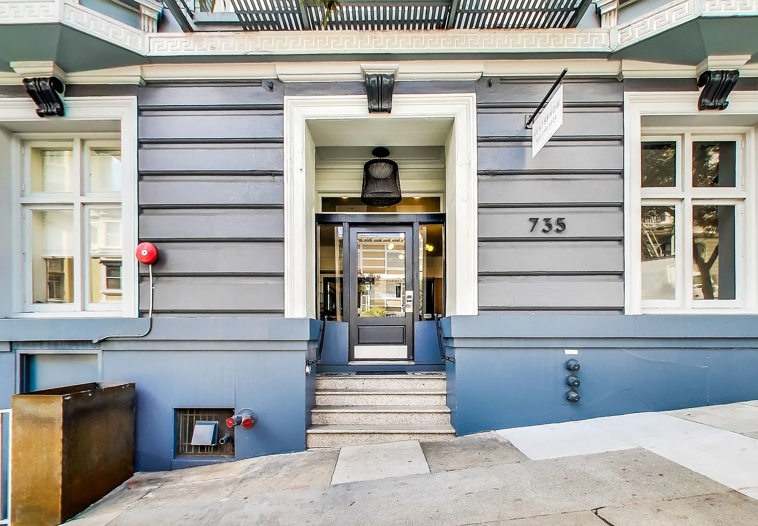 735 Taylor — Photo 2