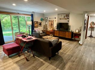 565 Broadway Ave N, Wayzata, MN 55391