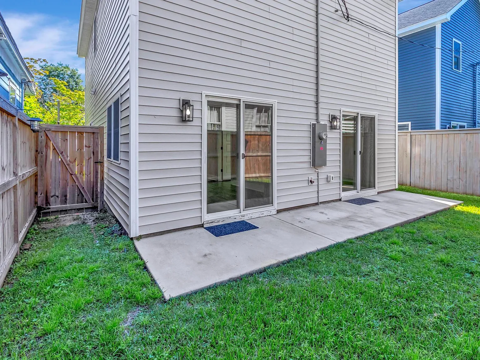 4 bed, 2.5 bath, 1563 sqft, $2,995 — Photo 3