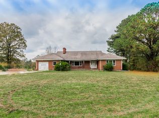 931 Greys Point Rd, Topping, VA 23169