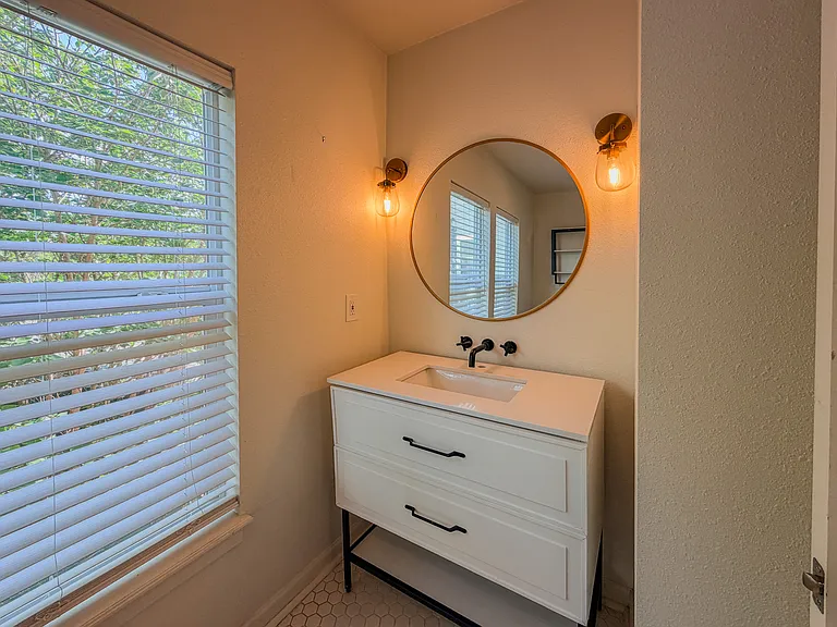 114 W Morgan St — Photo 10