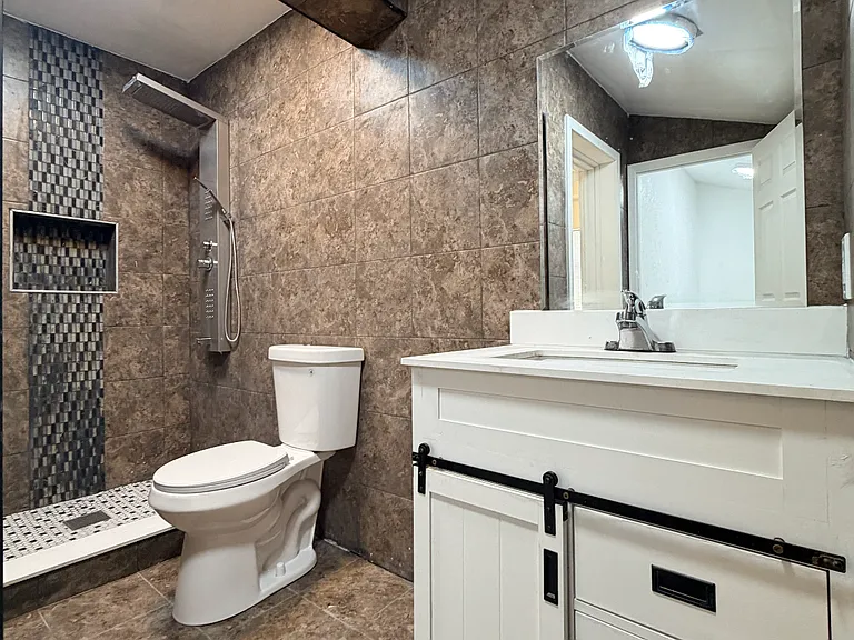 9518 N Dartmouth Ave — Photo 15