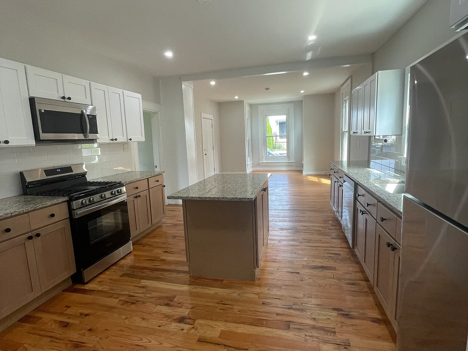 2 bed, 1200 sqft, $2,100 — Photo 3