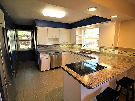 4th image of 1403 Meadowbrook Ct