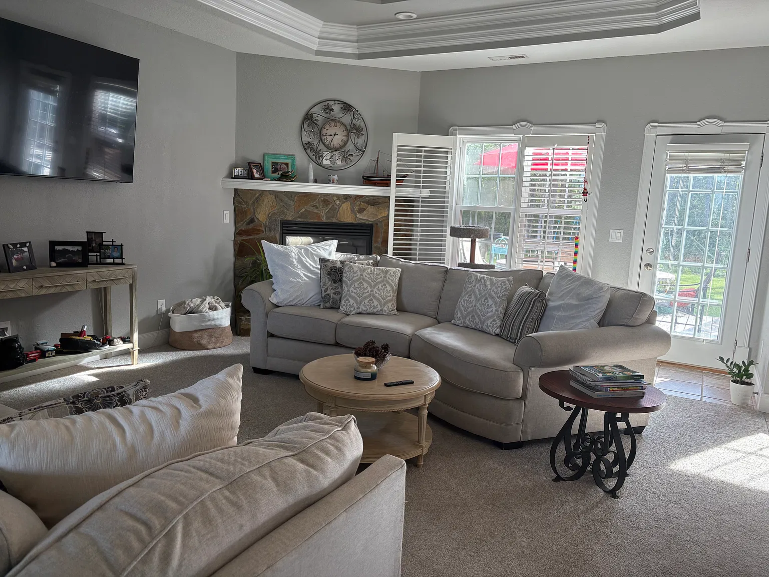 4 bed, 2887 sqft, $3,200 — Photo 2
