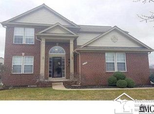27752 Starling Ln, Flat Rock, MI 48134