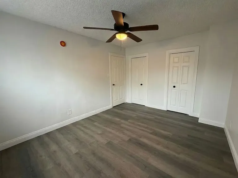 4050 Stevely Ave — Photo 26