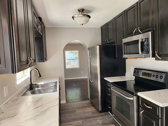 4th image of 24 Robinwood Dr