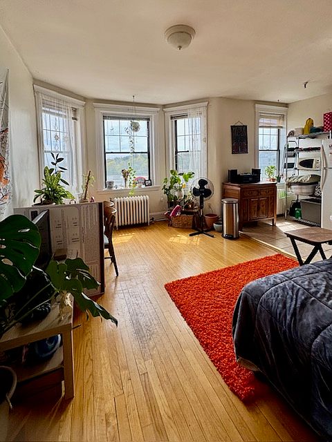 1st image of 2 Sutherland Rd APT 55