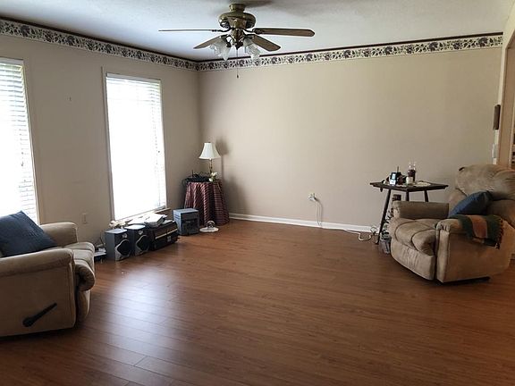 5th image of 205 Katherine Dr