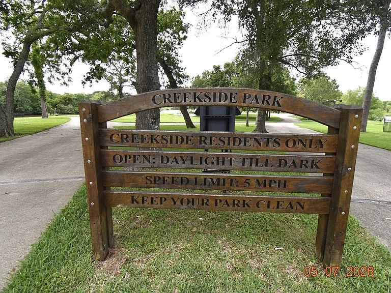 421 Creekside Dr — Photo 30