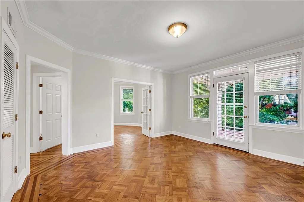 2 bed, 1.0 bath, 928 sqft, $2,300 — Photo 4