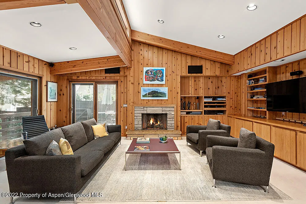 3 bed, 3.0 bath, 1928 sqft, $25,000 — Photo 2