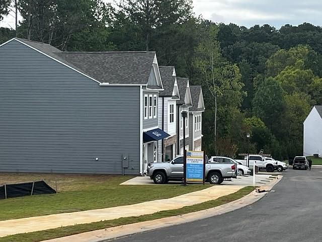 2nd image of 280 Whitetail Cir