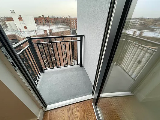 Rented by Tapiro Realty | media 6