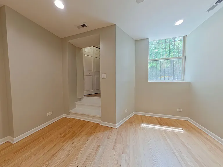 900 Gunnison — Photo 1