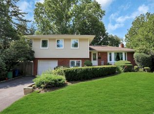 7 Clafford Ln, Melville, NY 11747