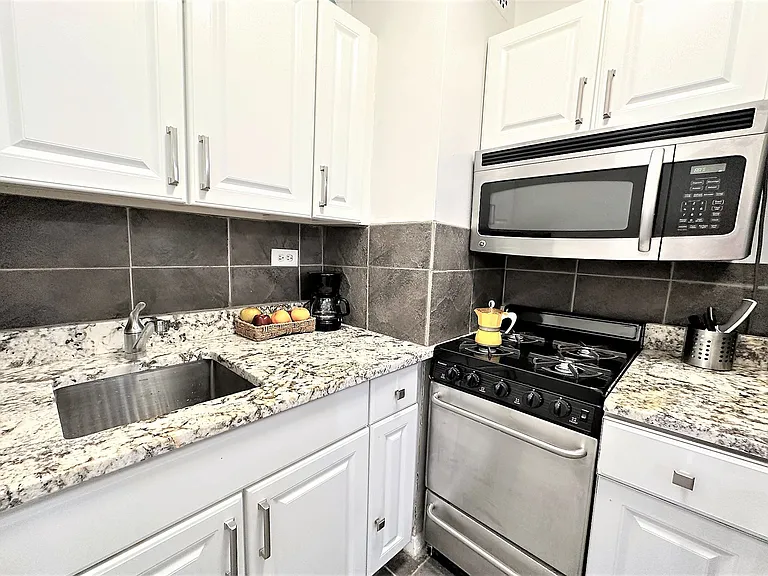 210 E 47th St #8SB — Photo 4