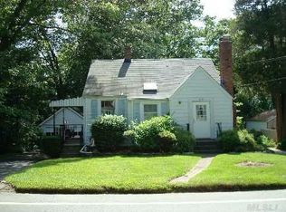 502 Washington Dr, Centerport, NY 11721