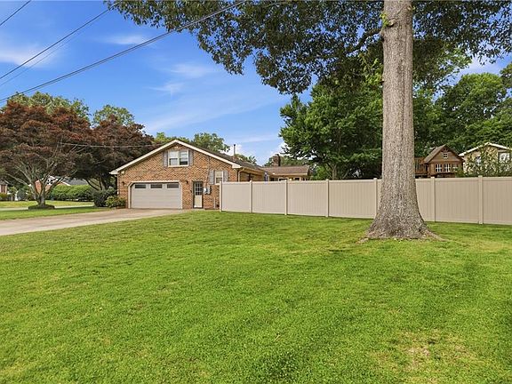 4th image of 424 Rebel Rd