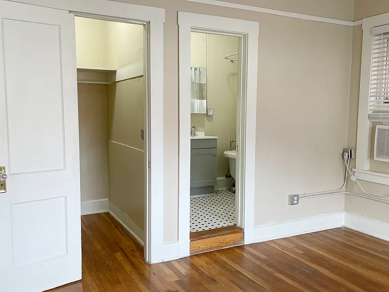 910 N. Oregon — Photo 15