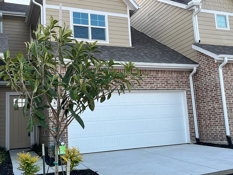 612 Laurel Ln — Photo 3