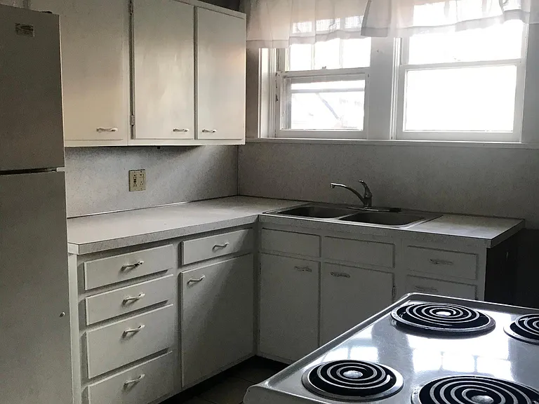 209 Stone Ave — Photo 5