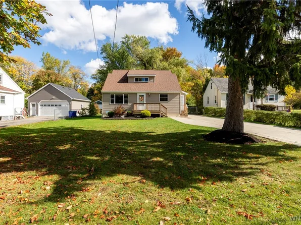 5211 Bay View Rd, Hamburg, NY 14075